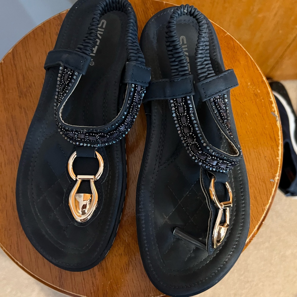 Women's Siketu‎ Navy Blue Darla 6B Sandal. EUC Beaded